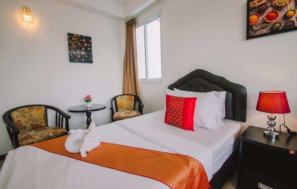 Th Beach Hotel Hua Hin Exterior photo