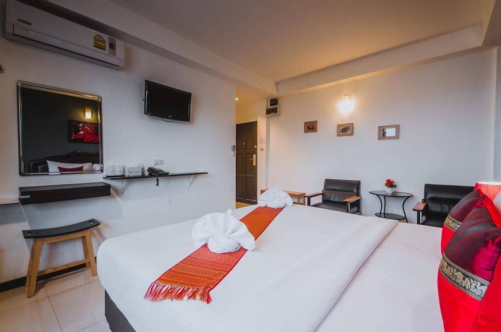 Th Beach Hotel Hua Hin Exterior photo