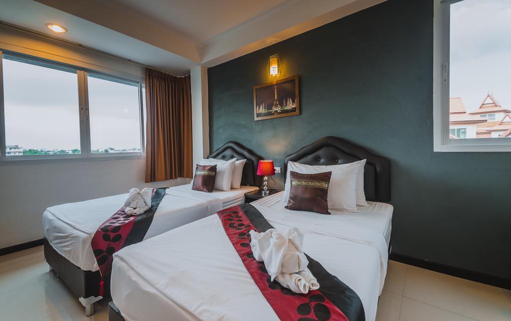Th Beach Hotel Hua Hin Exterior photo